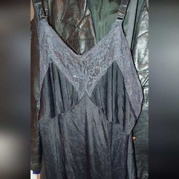 Vintage Black Lace Slip -or- Dress, Silky With French Lace Very Vintage S - Picture 2 of 3